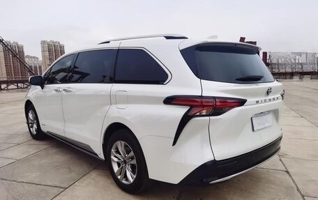 Toyota Sienna, 2022 год, 3 140 466 рублей, 4 фотография