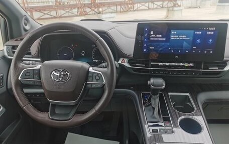 Toyota Sienna, 2022 год, 3 140 466 рублей, 7 фотография