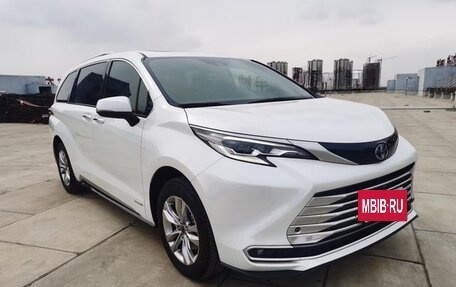 Toyota Sienna, 2022 год, 3 140 466 рублей, 2 фотография