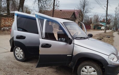 Chevrolet Niva I рестайлинг, 2012 год, 450 000 рублей, 3 фотография
