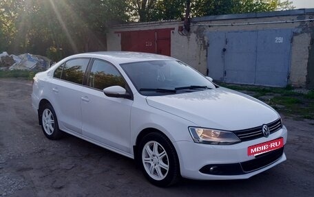 Volkswagen Jetta VI, 2014 год, 930 000 рублей, 3 фотография