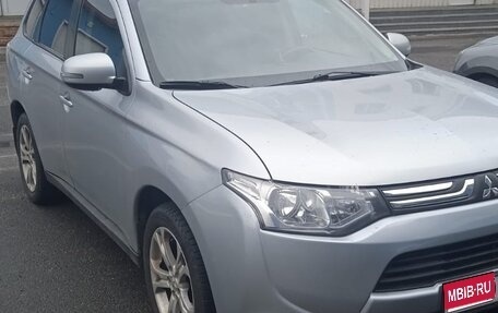 Mitsubishi Outlander III рестайлинг 3, 2013 год, 1 200 000 рублей, 1 фотография