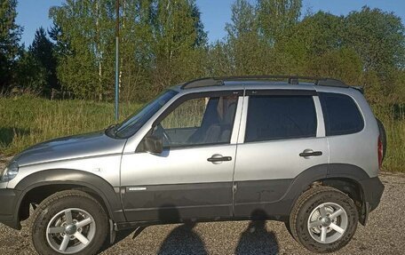 Chevrolet Niva I рестайлинг, 2011 год, 510 000 рублей, 3 фотография