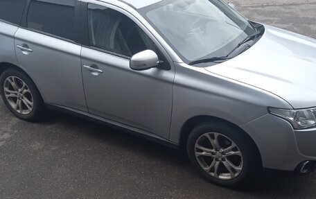 Mitsubishi Outlander III рестайлинг 3, 2013 год, 1 200 000 рублей, 6 фотография