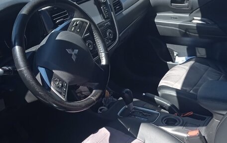 Mitsubishi Outlander III рестайлинг 3, 2013 год, 1 200 000 рублей, 8 фотография