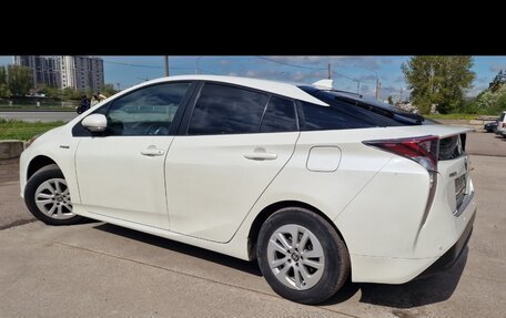 Toyota Prius IV XW50, 2017 год, 1 550 000 рублей, 3 фотография