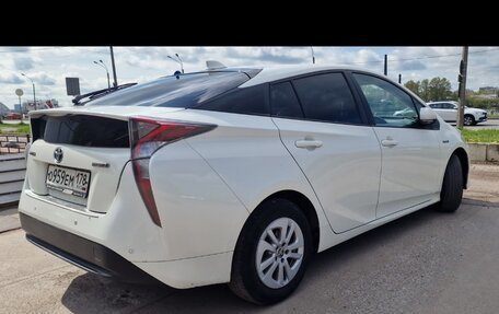 Toyota Prius IV XW50, 2017 год, 1 550 000 рублей, 5 фотография