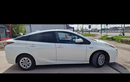 Toyota Prius IV XW50, 2017 год, 1 550 000 рублей, 6 фотография