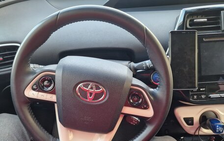 Toyota Prius IV XW50, 2017 год, 1 550 000 рублей, 9 фотография