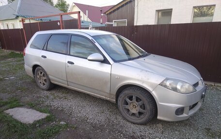 Nissan Wingroad III, 2001 год, 285 000 рублей, 2 фотография