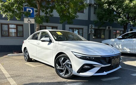 Hyundai Elantra, 2024 год, 2 330 000 рублей, 2 фотография