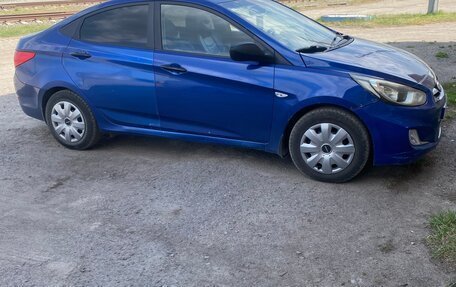 Hyundai Solaris II рестайлинг, 2012 год, 665 000 рублей, 3 фотография
