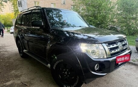 Mitsubishi Pajero IV, 2011 год, 2 390 000 рублей, 2 фотография