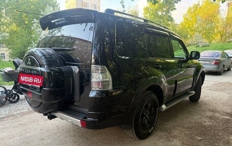 Mitsubishi Pajero IV, 2011 год, 2 390 000 рублей, 4 фотография