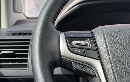 Toyota Land Cruiser Prado 150 рестайлинг 2, 2023 год, 6 140 000 рублей, 12 фотография