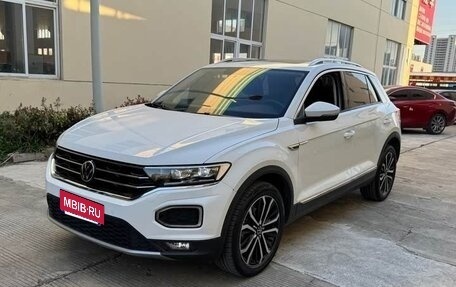 Volkswagen T-Roc I, 2022 год, 1 740 000 рублей, 1 фотография