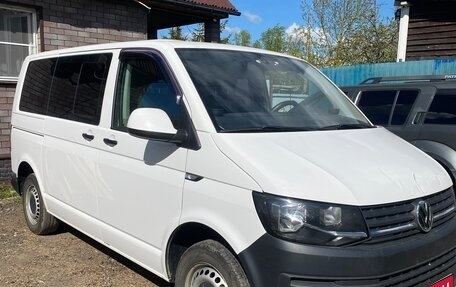 Volkswagen Caravelle T6 рестайлинг, 2015 год, 2 790 000 рублей, 1 фотография