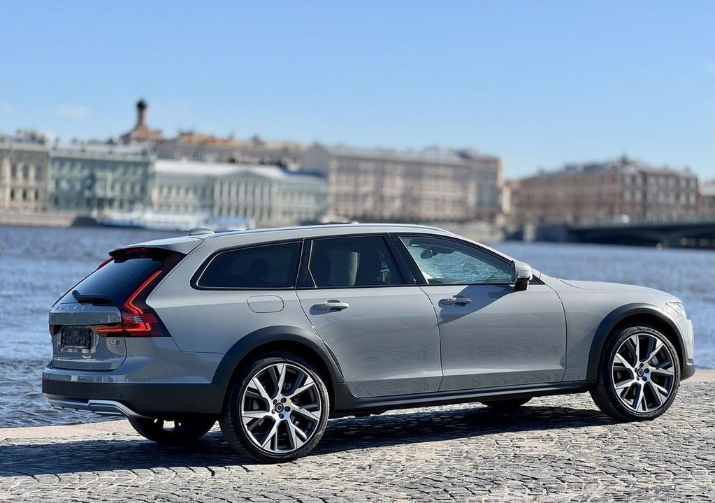 Volvo V90 Cross Country, 2023 год, 8 599 000 рублей, 5 фотография