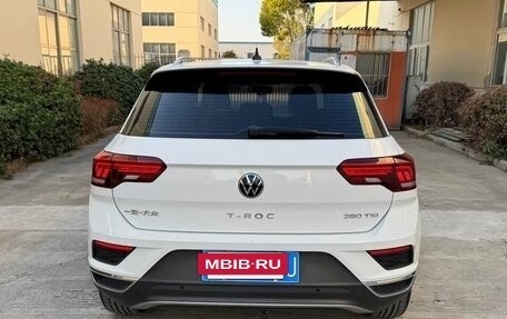 Volkswagen T-Roc I, 2022 год, 1 740 000 рублей, 2 фотография