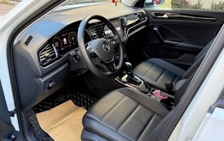 Volkswagen T-Roc I, 2022 год, 1 740 000 рублей, 6 фотография
