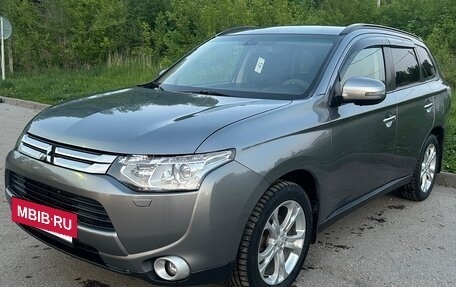 Mitsubishi Outlander III рестайлинг 3, 2012 год, 1 480 000 рублей, 2 фотография