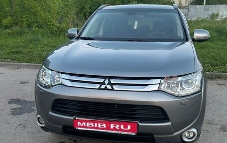 Mitsubishi Outlander III рестайлинг 3, 2012 год, 1 480 000 рублей, 11 фотография