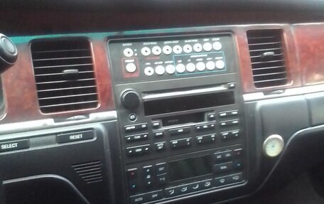 Lincoln Town Car III рестайлинг, 2003 год, 600 000 рублей, 3 фотография