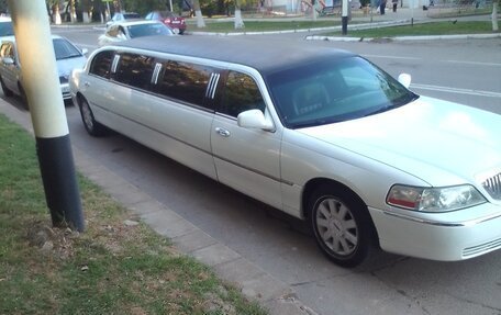 Lincoln Town Car III рестайлинг, 2003 год, 600 000 рублей, 6 фотография
