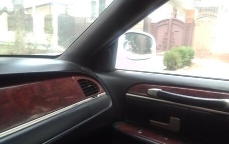 Lincoln Town Car III рестайлинг, 2003 год, 600 000 рублей, 5 фотография