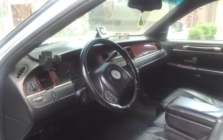 Lincoln Town Car III рестайлинг, 2003 год, 600 000 рублей, 8 фотография