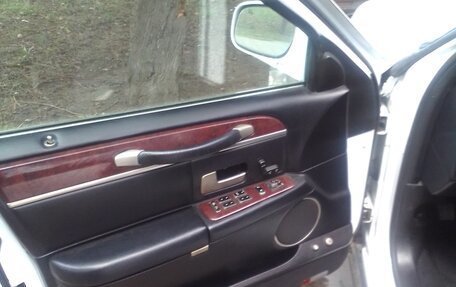 Lincoln Town Car III рестайлинг, 2003 год, 600 000 рублей, 4 фотография