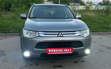 Mitsubishi Outlander III рестайлинг 3, 2012 год, 1 480 000 рублей, 12 фотография