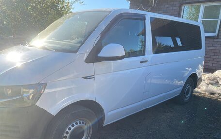 Volkswagen Caravelle T6 рестайлинг, 2015 год, 2 790 000 рублей, 2 фотография