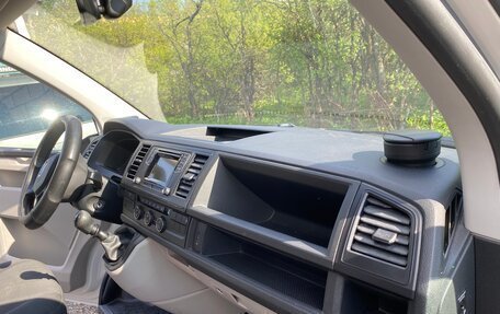 Volkswagen Caravelle T6 рестайлинг, 2015 год, 2 790 000 рублей, 7 фотография