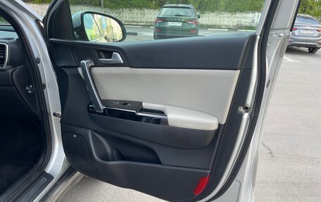 KIA Sportage IV рестайлинг, 2018 год, 2 200 000 рублей, 21 фотография