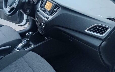 Hyundai Solaris II рестайлинг, 2017 год, 1 200 000 рублей, 9 фотография
