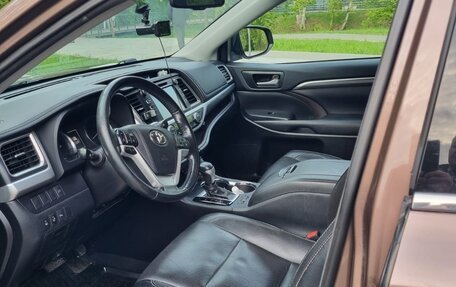 Toyota Highlander III, 2018 год, 3 850 000 рублей, 2 фотография