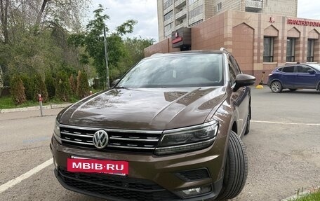Volkswagen Tiguan II, 2018 год, 2 500 000 рублей, 3 фотография