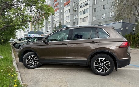 Volkswagen Tiguan II, 2018 год, 2 500 000 рублей, 4 фотография