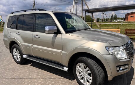 Mitsubishi Pajero IV, 2017 год, 2 999 000 рублей, 3 фотография