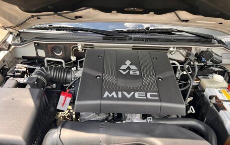 Mitsubishi Pajero IV, 2017 год, 2 999 000 рублей, 9 фотография