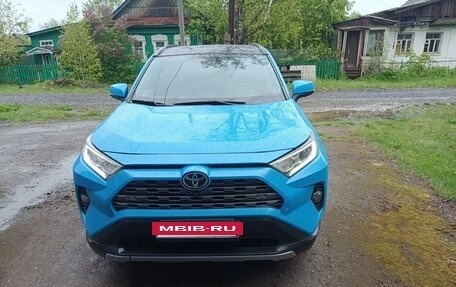 Toyota RAV4, 2019 год, 3 200 000 рублей, 2 фотография