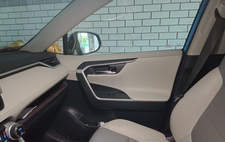 Toyota RAV4, 2019 год, 3 200 000 рублей, 8 фотография