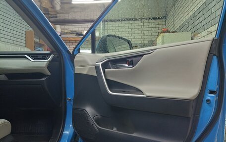 Toyota RAV4, 2019 год, 3 200 000 рублей, 9 фотография