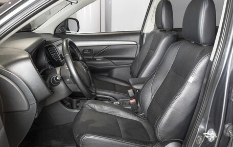 Mitsubishi Outlander III рестайлинг 3, 2015 год, 1 733 000 рублей, 16 фотография