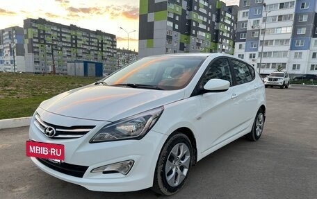 Hyundai Solaris II рестайлинг, 2015 год, 950 000 рублей, 2 фотография