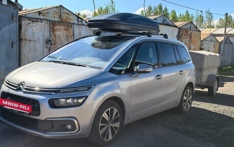 Citroen C4 Picasso II рестайлинг, 2018 год, 1 900 000 рублей, 2 фотография