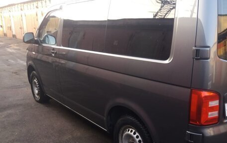 Volkswagen Transporter T6 рестайлинг, 2016 год, 2 490 000 рублей, 3 фотография