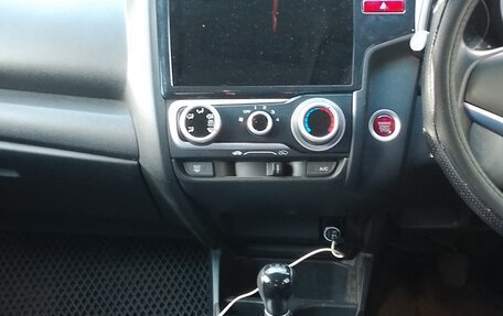 Honda Fit III, 2013 год, 990 000 рублей, 6 фотография