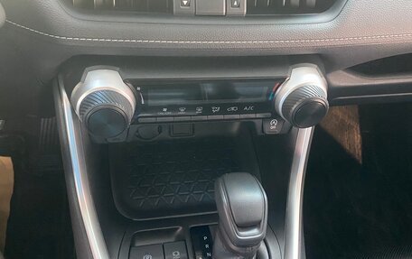 Toyota RAV4, 2021 год, 2 030 000 рублей, 14 фотография